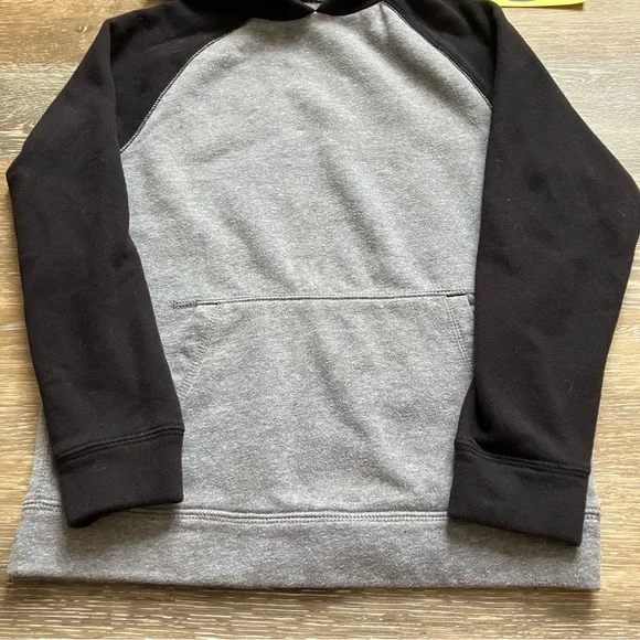 Tek Gear Boys Size 8 Black and Gray Ragland Hoodie - Picture 3 of 5